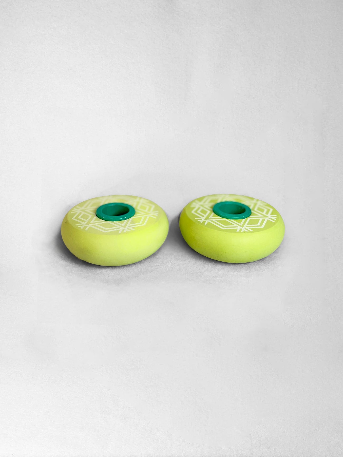 Candlestick (Standard candle) - Citron Platz with emerald green, Chai Modern