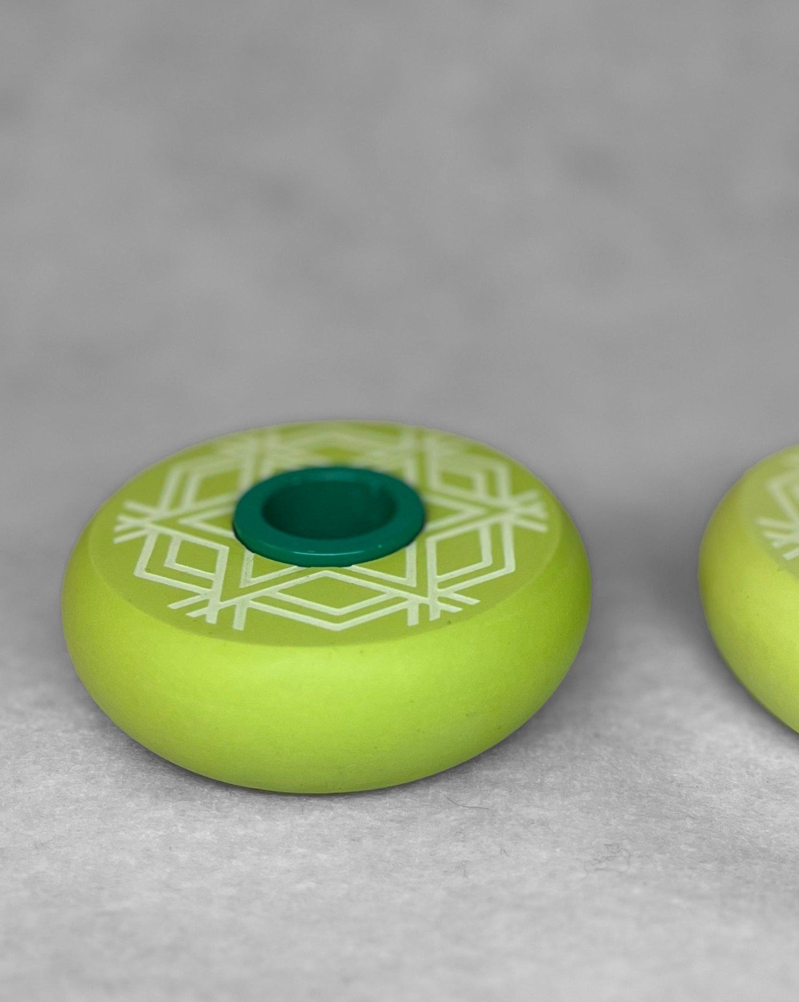 Candlestick (Standard candle) - Citron Platz with emerald green, Chai Modern