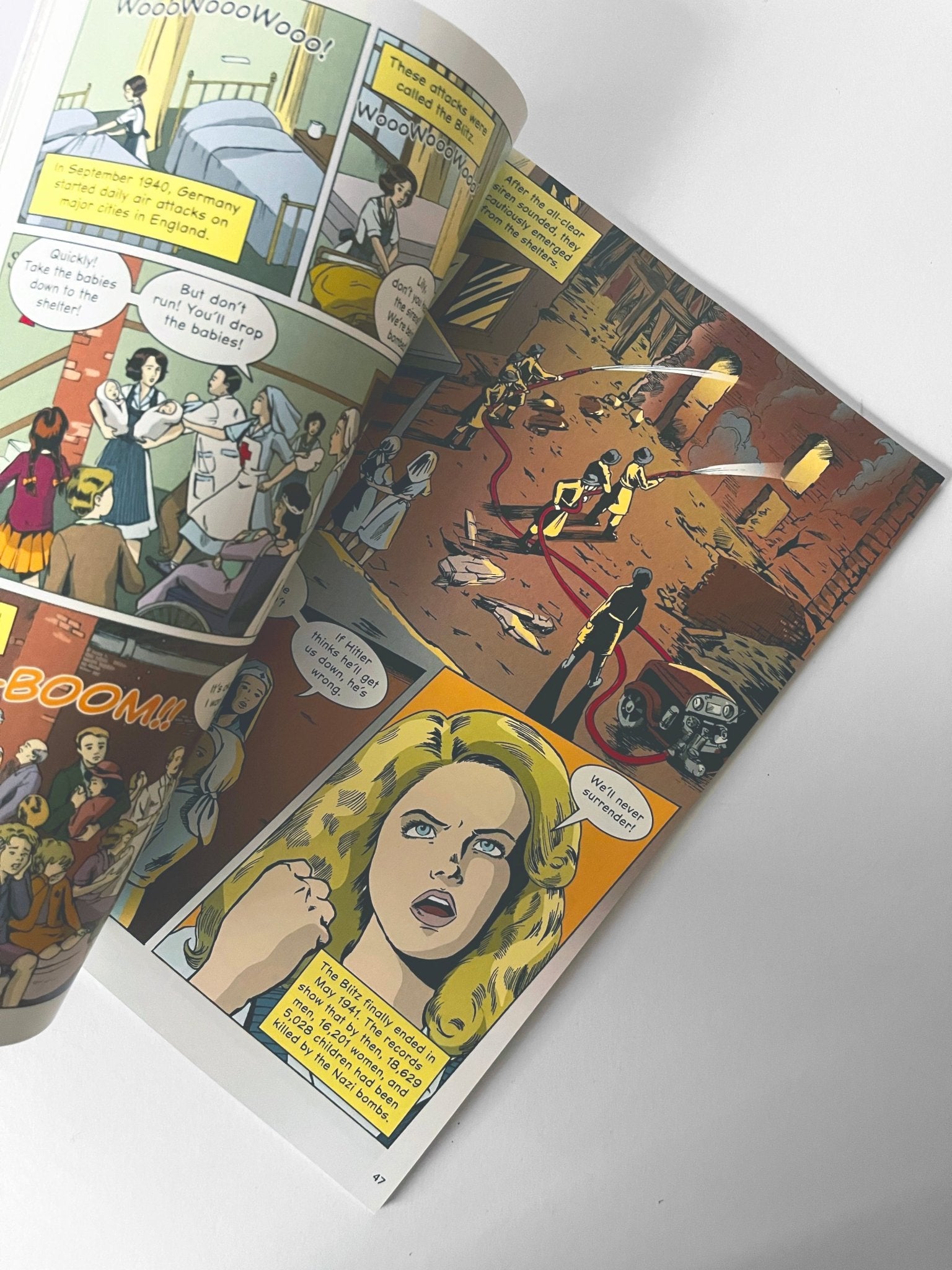 Lily Renee, Escape Artist From Holocaust Survivor to Comic Book Pioneer - Trina Robbins, Anne Timmons (Illustrator), Mo Oh (Illustrator)